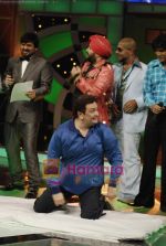 Rishi Kapoor on the sets of Sa Re Ga Ma in Famous Studio on 28th Sept 2010 (5).JPG